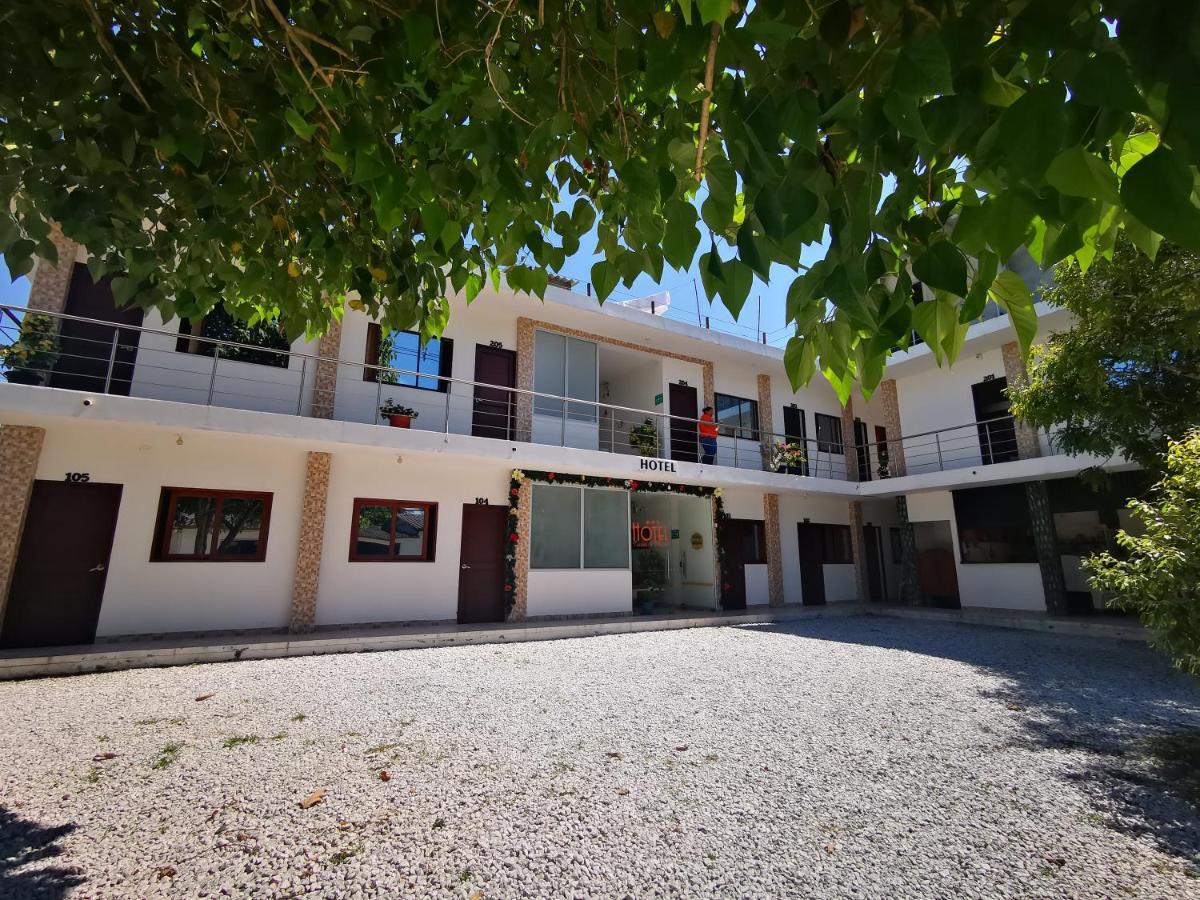 Hotel Paraiso Plaza Пуерто Триунфо Екстериор снимка
